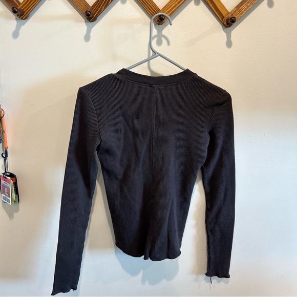 SKIMS Waffle Long Sleeve Henley - Picture 3 of 3